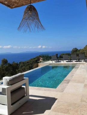 Villa neuve vue mer et îles d'Or